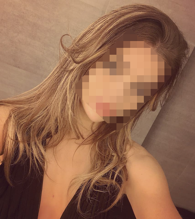 Tânăra bătută în club de iubita fostului partener