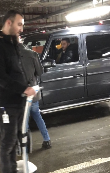 Mega-scandal în parcarea mall-ului între bodyguarzi și un șmecheraș cu Mercedes