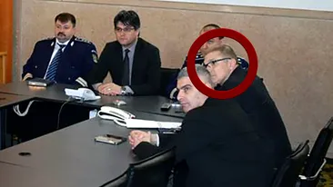 Circ cu şeful ”Doi ş‘un sfert” de la Vaslui. Le-a arătat degetul mijlociu colegilor şi…