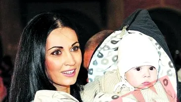 Nicoleta Luciu si-a scos copilul din spital