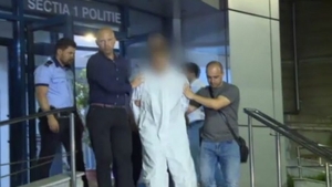 Informații șocante despre crima din Capitală. Polițiștii erau la ușă când fosta profesoară striga disperată că va fi omorâtă de propriul fiu