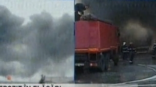Incendiul de la depozitul din Voluntari, stins abia dupa opt ore!