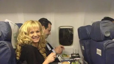 Deputatul sau afaceristul? Blonda care a destramat doua casnicii a cules…pana a ales! Vezi cu cine a ramas!