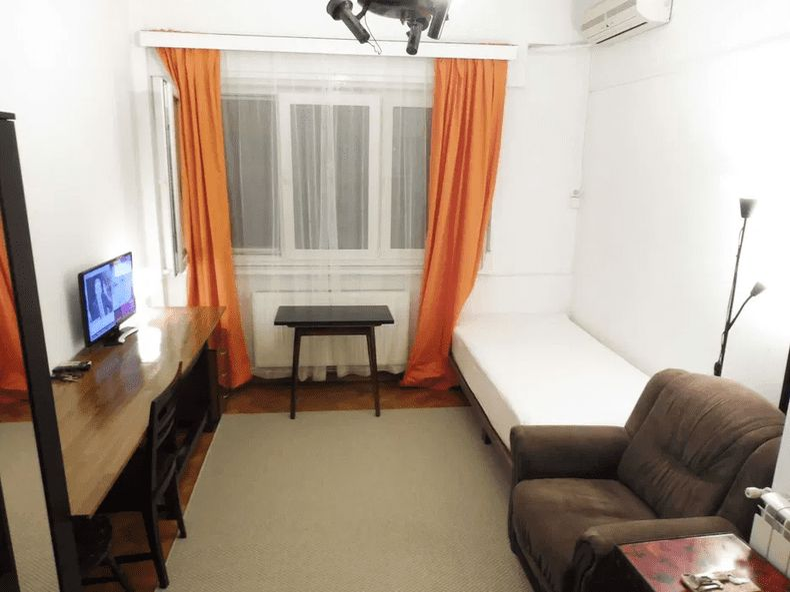 Cu cât se vinde garsoniera cu WC în bucătărie. Sursa foto: social media