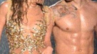 Jennifer Lopez s-a saturat sa fie "bona" lui Casper! Ii pregateste papucii