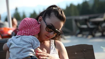 Imagini de colecţie! Fotografii în premieră cu Giulia Anghelescu când era doar o copiliţă! Nu-i aşa că-i drăguţă?