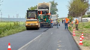 A intrat cu maşina într-o groapă, iar acum se va umple de bani! Cât va trebui să-i achite statul