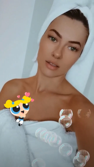 Lidia Buble, așa cum n-ai mai văzut-o. Fosta iubită a lui Răzvan Simion de la Antena 1 s-a filmat goală, în cadă