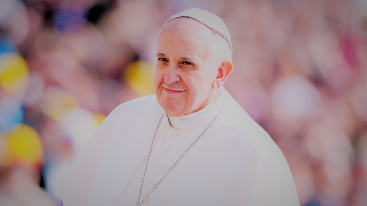 Cum a fost fotografiat un lunetist pe o clădire din Iași, chiar în timp ce Papa Francisc vizita orașul