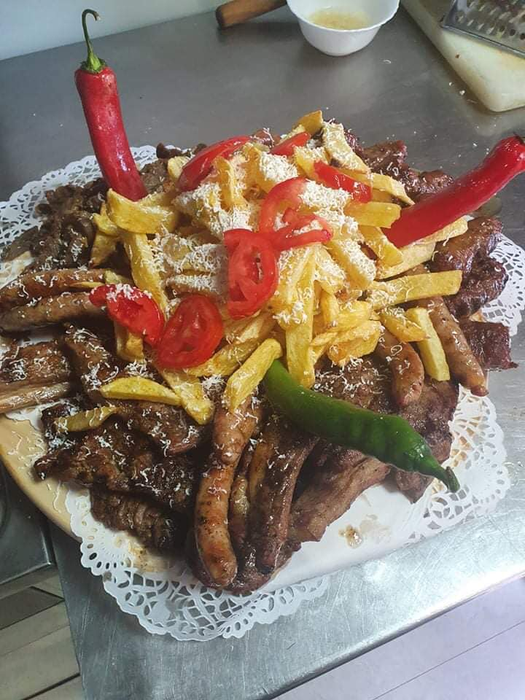 Cât costă un „platou cu draci pe el” de la terasa lui Luis Stan? Lumea se înghesuie la restaurantul celui care a rupt Tik Tok-ul