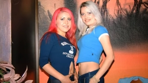 O mai ştiţi pe blondina din trupa SWEET KISS, care a dat lovitura cu "Alin, Alin"? Vezi cum arată acum şi ce s-a ales de ea