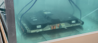 Experiment extrem la Constanța! Ce se întâmplă cu bateria unui SUV hibrid după 24h în apă de mare?