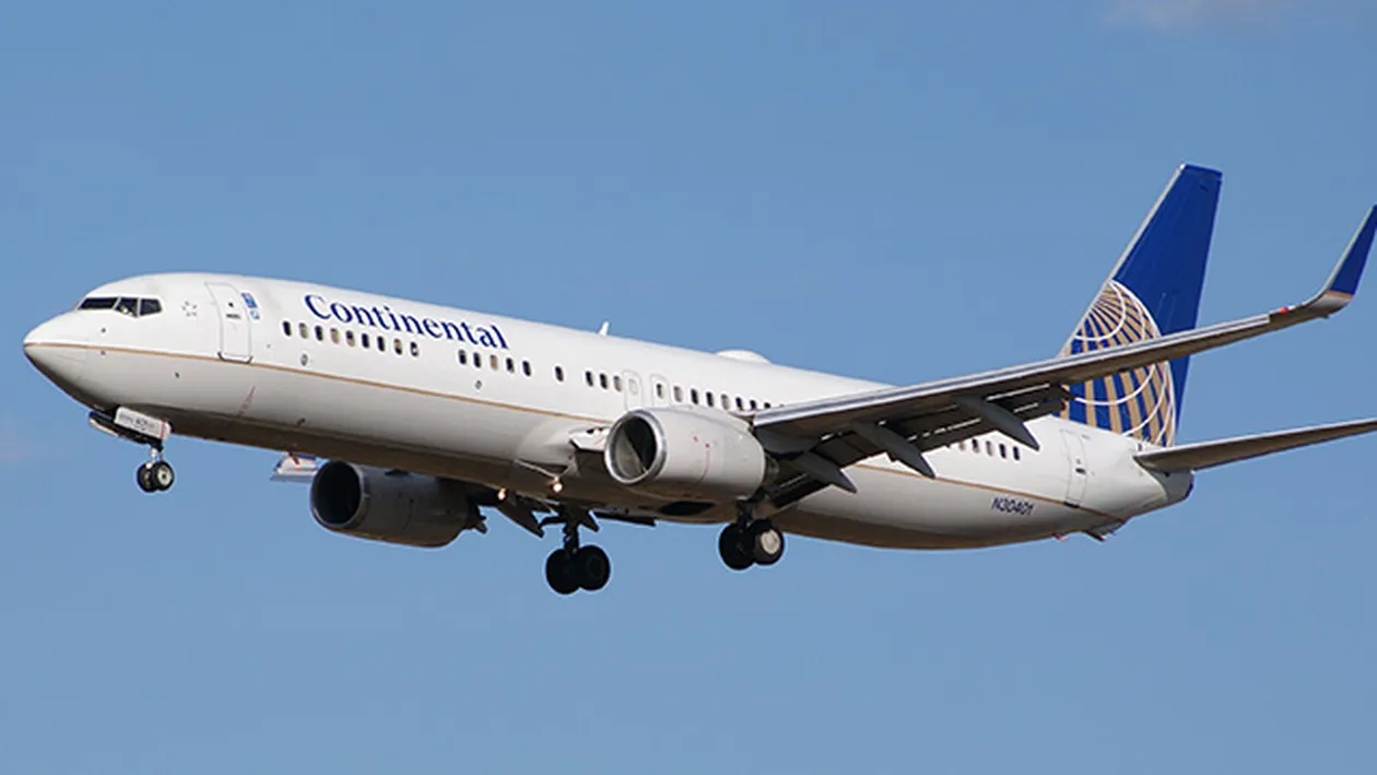 Cel mai stupid accident aviatic a avut loc în Indonezia! Nici nu-ţi trece prin cap ce a lovit aparatul de zbor