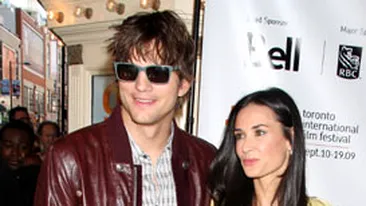 Ashton Kutcher a condus doua zile ca sa o vada pe Demi Moore pentru o ora