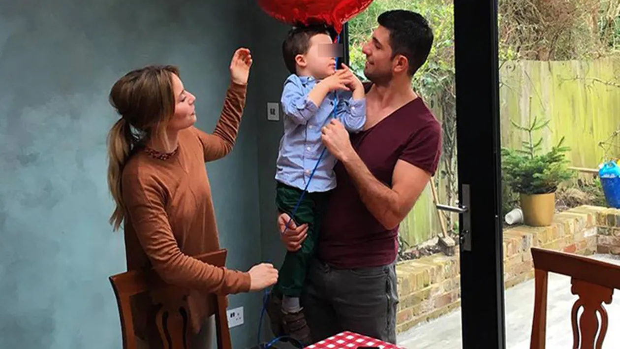 Adevărul din spatele fotografiei în care LAURA COSOI apare cu un bebeluş în braţe! S-a întâmplat chiar de Paşte!