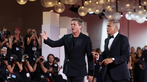 Au întors toate privirile! Brad Pitt şi George Clooney, apariţie spectaculoasă la Festivalul de film de la Veneția