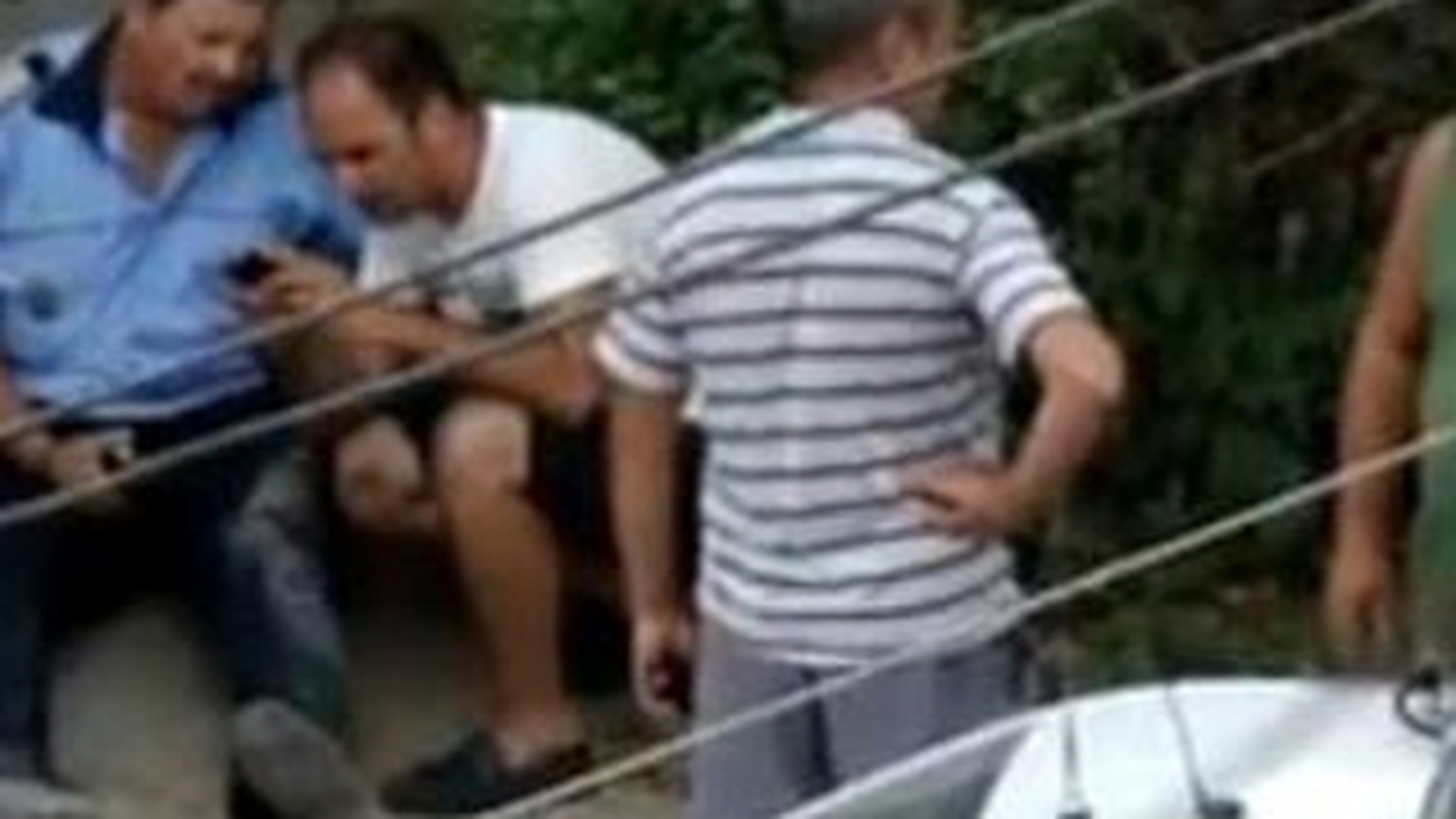 VIDEO Politist, calcat cu masina de un talhar pe care incerca sa-l legitimeze