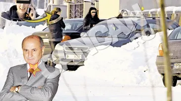 O mamica petrecareata. Amanta lui Copos duce fete acasa