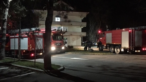 Incendiu la Spitalul de Psihiatrie din Craiova, după ce un pacient ar fi dat foc în salon. Trei medici au sărit pe geam să se salveze