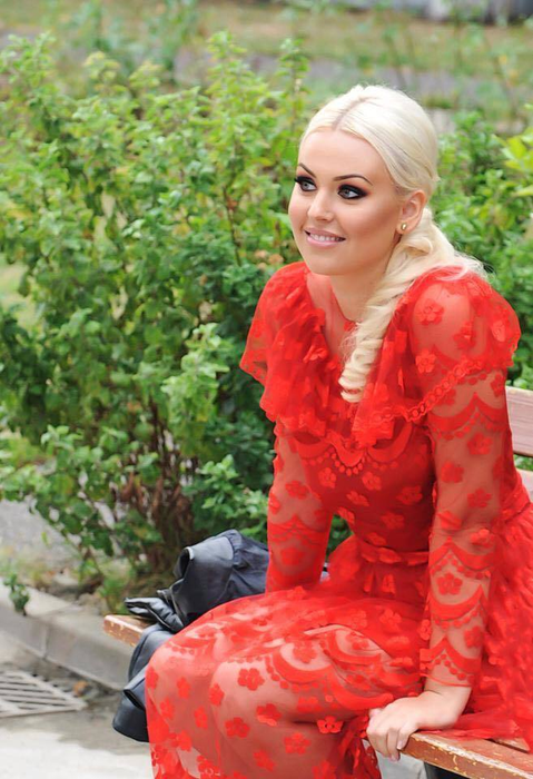 MISHA şi-a surprins din nou fanii cu o nouă schimbare de look:,,Se schimbă vremea, schimbăm şi părul!‘’