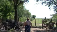 Un piroman a băgat spaima în locuitorii unei comune din Dâmboviţa. După trei incendii în decurs de o lună, oamenii stau de pază cu rândul ca să nu îşi vadă gospodăriile în flăcări