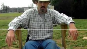 VIDEO Credeai ca parintii nu stiu ce faci pe Facebook? Mai gandeste-te! Un american a gasit postarea fiicei in care isi facea "praf" familia si i-a raspuns tot pe net!