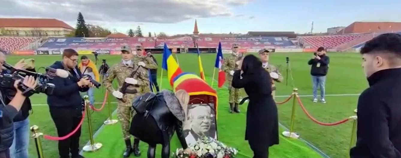 Ultimul omagiu adus antrenorului Emeric Ienei. Zeci de oameni și-au luat „Adio!” de la el pe stadionul Iuliu Bodola