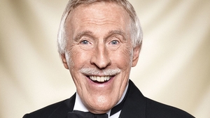 Sir Bruce Forsyth, un legendar om de televiziune, a murit!