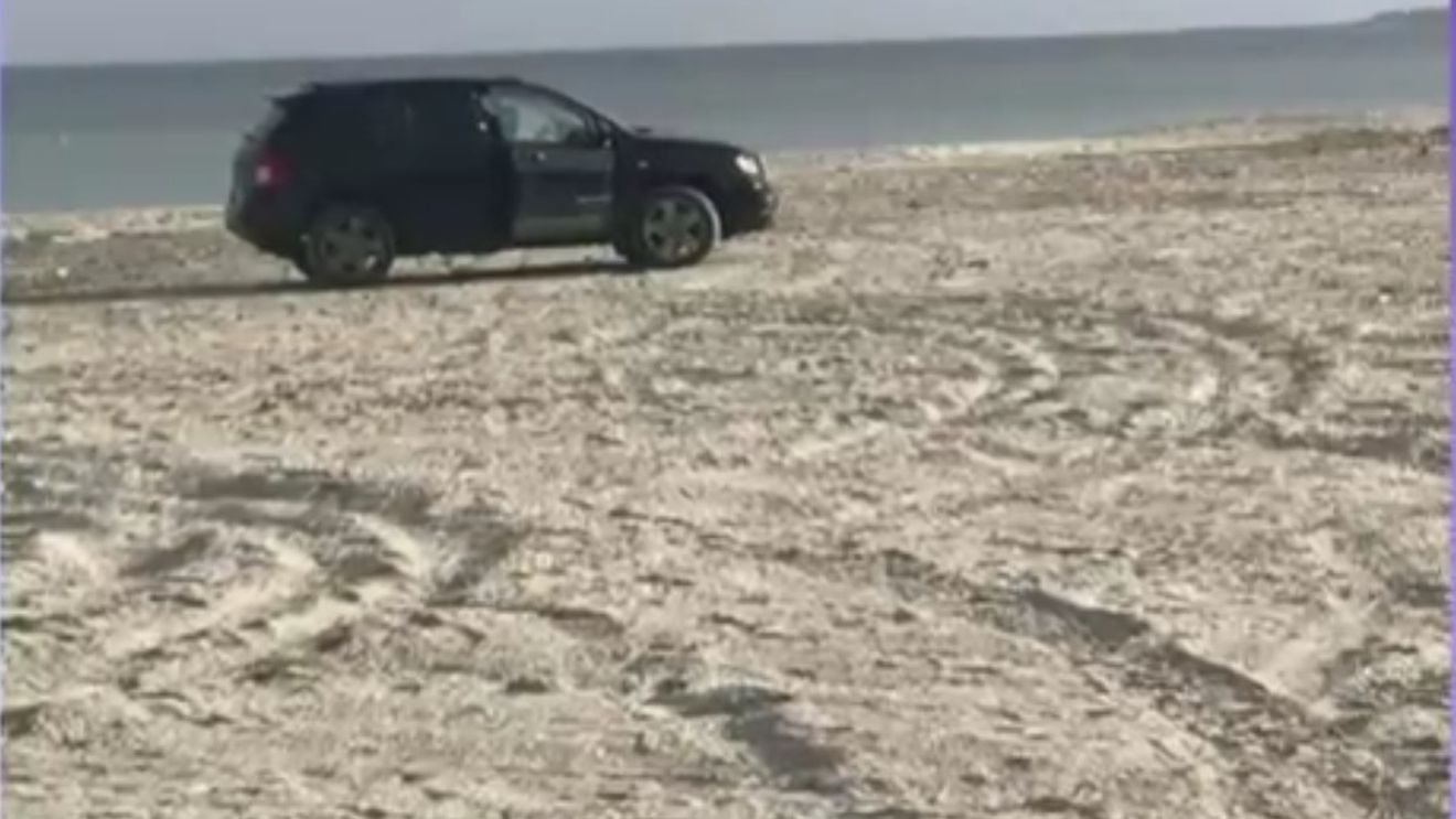 Gestul necugetat al unei şoferiţe i-a adus o amendă colosală! Totul s-a petrecut chiar pe plaja din Mamaia