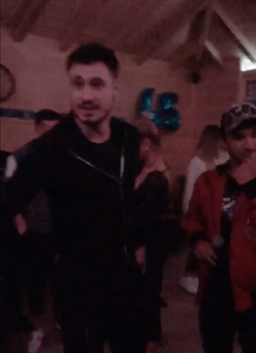 În lipsă de alte party-uri, Alex Pițurcă a petrecut la un chef aniversar
