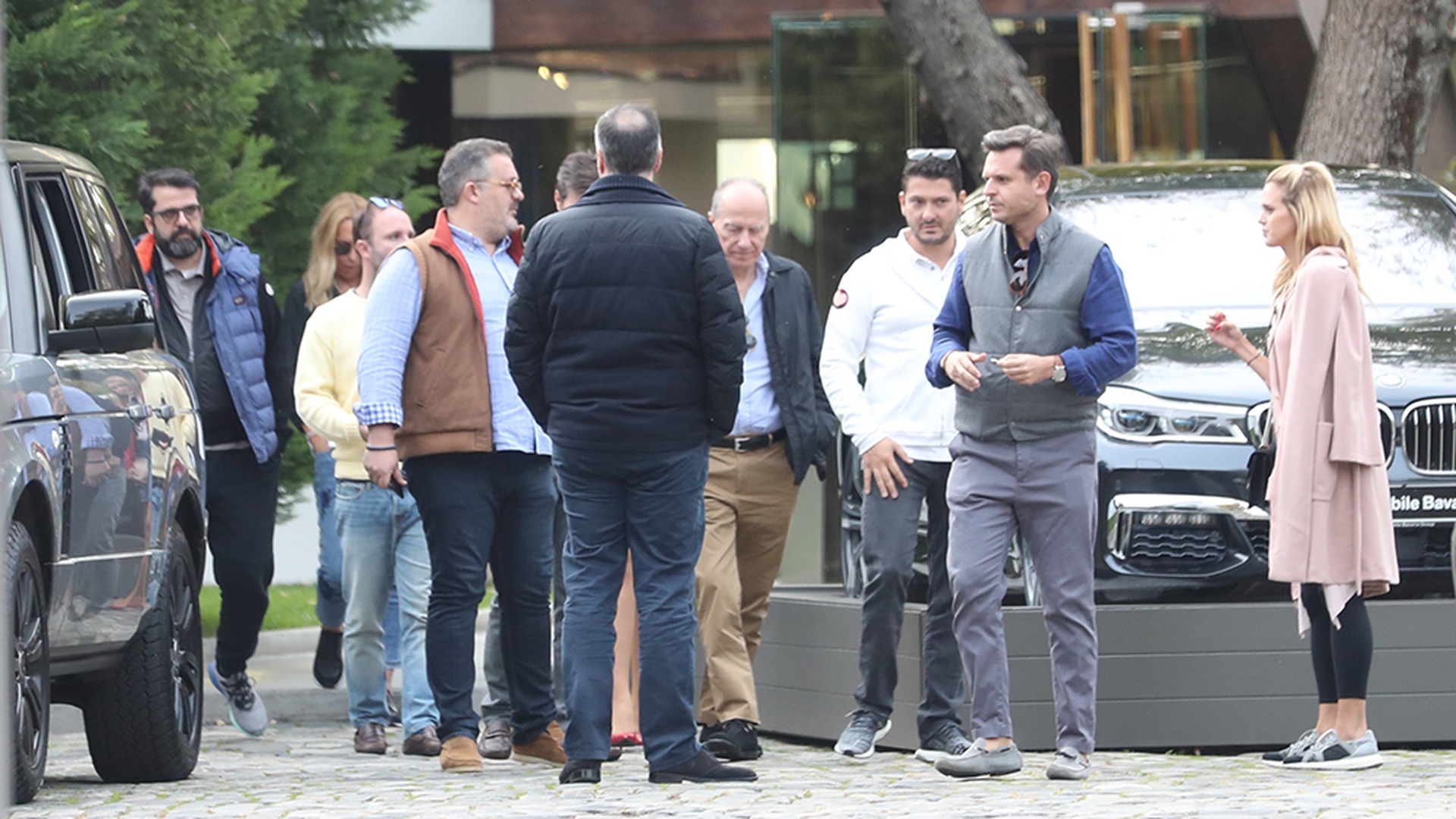 Au rezervat cel mai scump restaurant din Bucureşti şi… Cel mai bine plătit angajat din România a făcut un prânz cât o nuntă cu ”Regii imobiliarelor”!