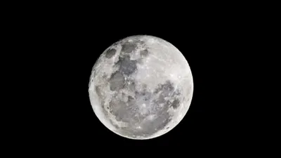 Artemis II ajunge astăzi în spatele Lunii. Ce vor vedea astronauții pe fața nevăzută