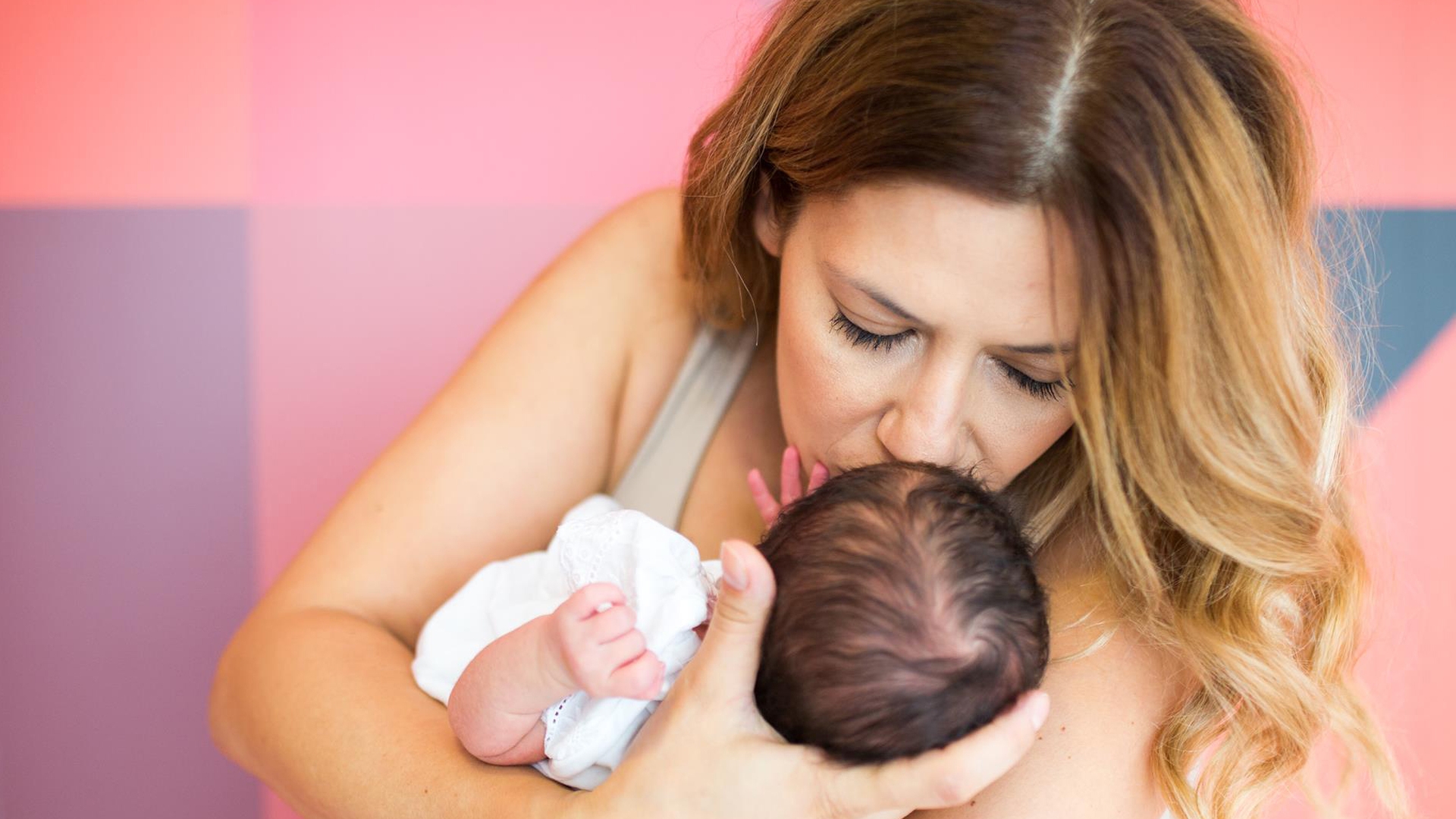 AMALIA ENACHE a dat cărţile pe faţă despre tatăl fetiţei ei. Cum a reacţionat când a văzut-o pe micuţă: „S-a oprit din plâns şi...“