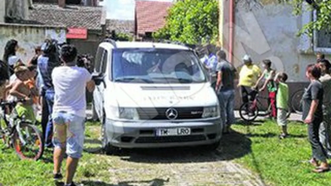 O femeie, distrusa dupa ce fostul sot i-a ucis copila si s-a spanzurat Mai bine ma omora pe mine decat pe fetita mea