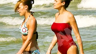 Raluca Lazarut, aproape goala sub dus