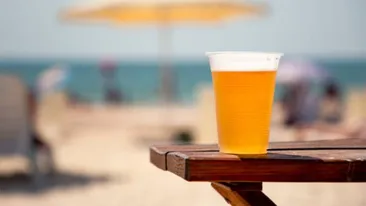 Cea mai ieftină bere de pe litoralul românesc. Cât costă un draft, pe o plajă din Eforie Nord