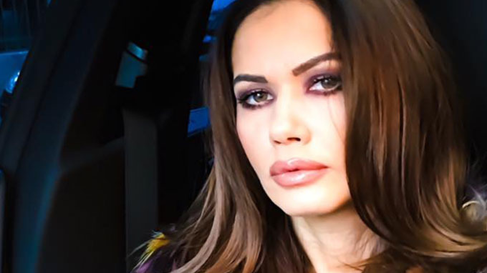 OANA ZĂVORANU şi-a împodobit locuinţa! Strada a fost blocată multă vreme
