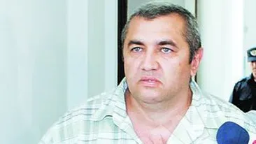 Clanurile Pietroi si Pian, rafuiala cu cutite la judecatorie! Atac oprit cu pistolul