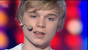 Il mai tii minte pe Adrian, pustiul blond cu chitara, de la Romanii au talent? Uite cum s-a schimbat!