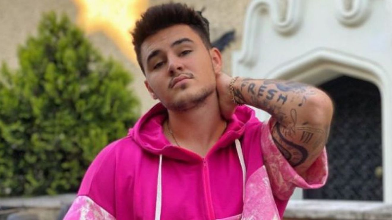 Mario Fresh a ajuns de la plajă, la spital! Ce a pățit artistul în timp ce se afla în vacanță în Grecia? „Mergem la spital. M-a mușcat…”