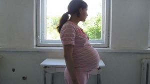 O copilă de 13 ani a născut la Spitalul de Pediatrie. Fata a fost adusă la UPU de părinți, fără să știe că este însărcinată