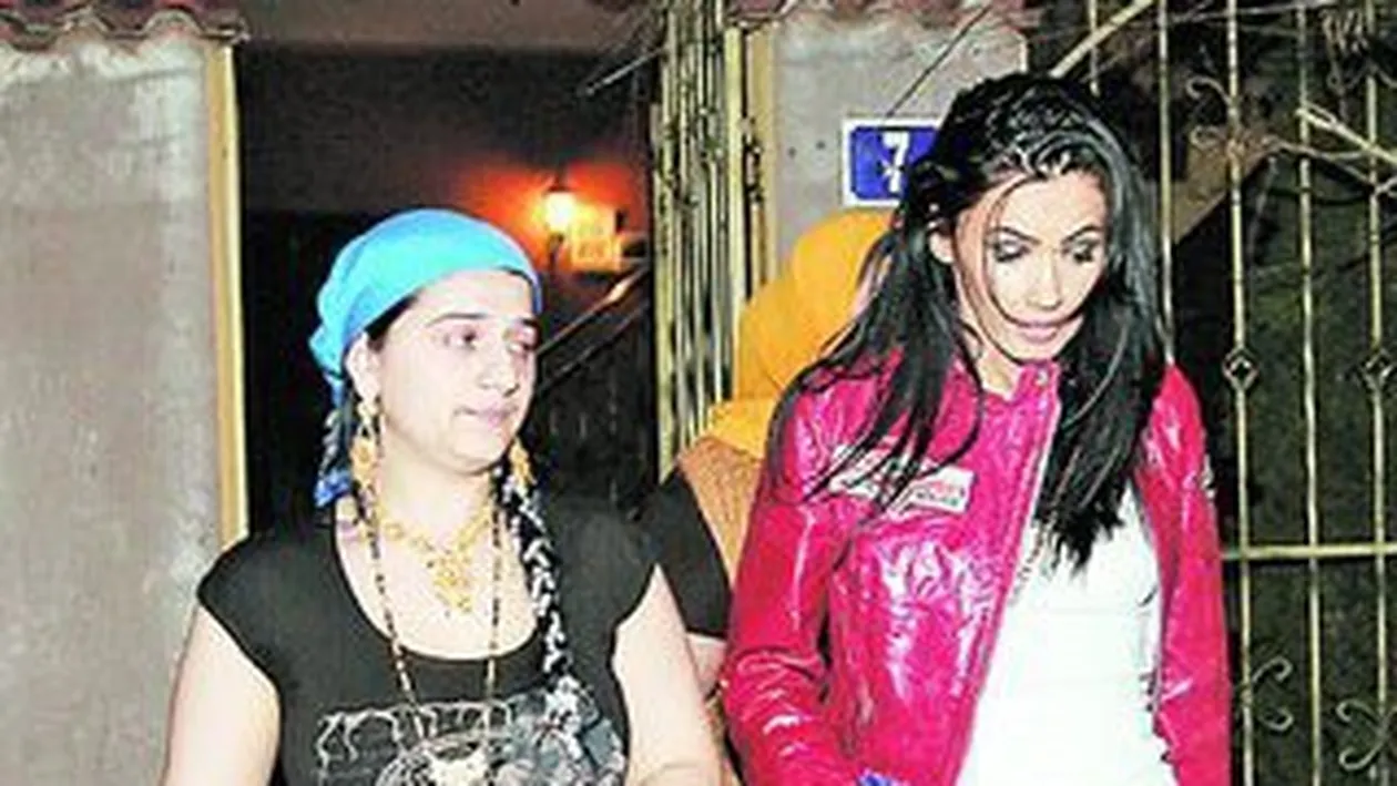 Vrajitoarele, invrajbite de sutele de mii de euro luate de la Oana Zavoranu! Vezi aici cum s-au evaporat banii