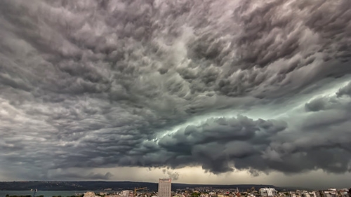 Alertă METEO! Noi coduri galbene de ploi și vijelii pentru cea mai mare parte a țării