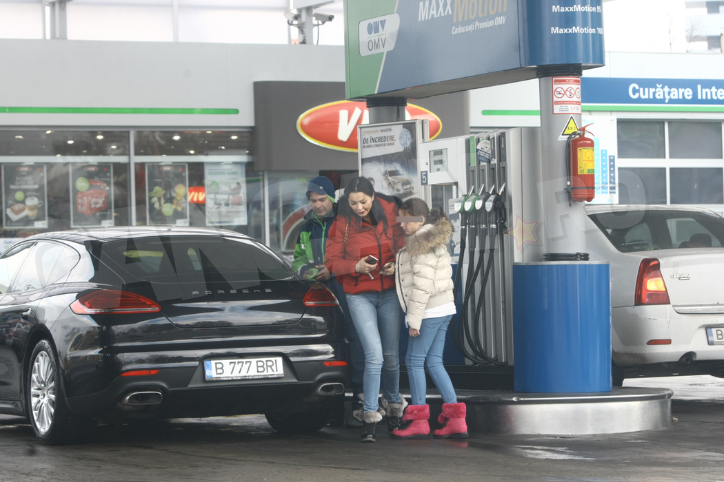 Soţia lui Ilie Năstase a păţit-o chiar de Anul Nou. S-a urcat în Porsche şi… l-a rupt în benzinărie!