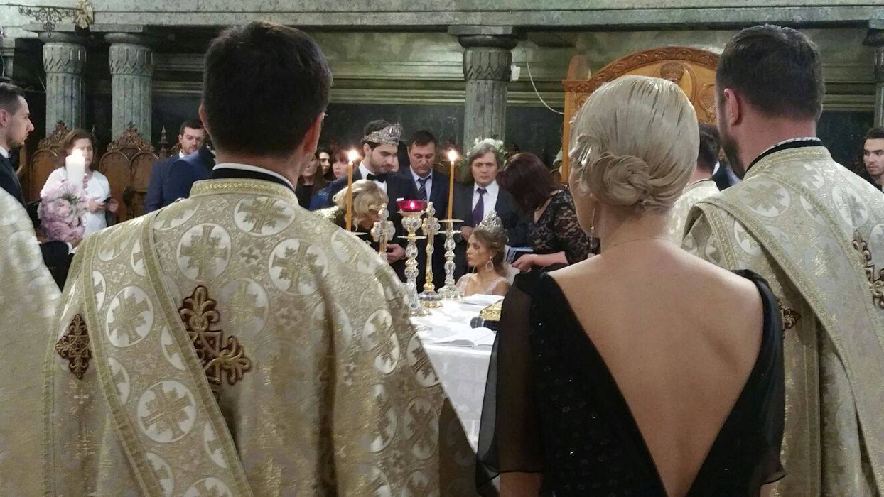 Sora DELIEI s-a căsătorit religios azi! DELIA şi soţul ei au fost naşi! Vezi imaginile LIVE de la nuntă şi de la petrecere