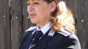 Imagini BOMBA! O sefa din Politie si-a dat pantalonii jos in fata unui coleg!