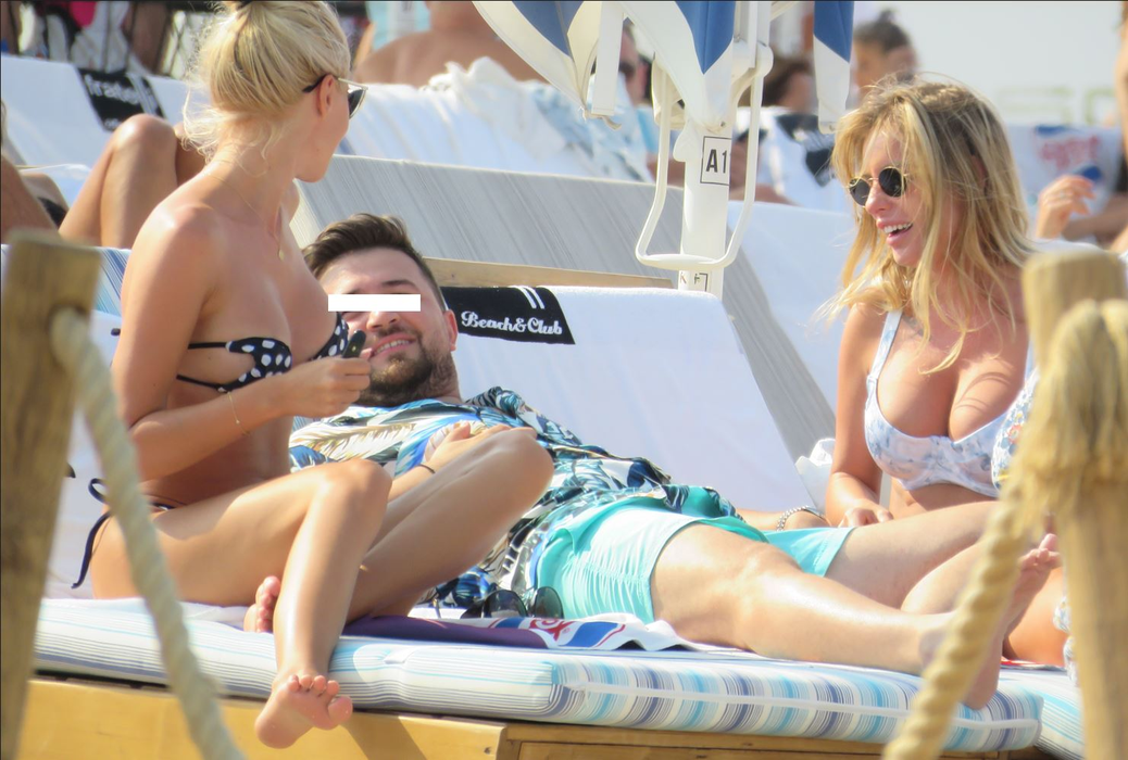 Florentina Raiciu, fostul iepurat Playboy, s-a răcorit la Mamaia (Foto: CANCAN.RO)