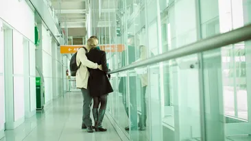 Un cuplu s-a lovit de o surpriză neplăcută în timpul vacanței peste hotare! De ce li s-a interzis să doarmă împreună la hotel