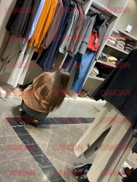 Lavinia EX-Pescobar caută de zor haine în mall