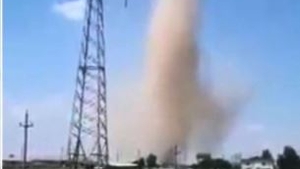 Fenomen meteo rar în România. O tornadă de nisip filmată în Tulcea. VIDEO